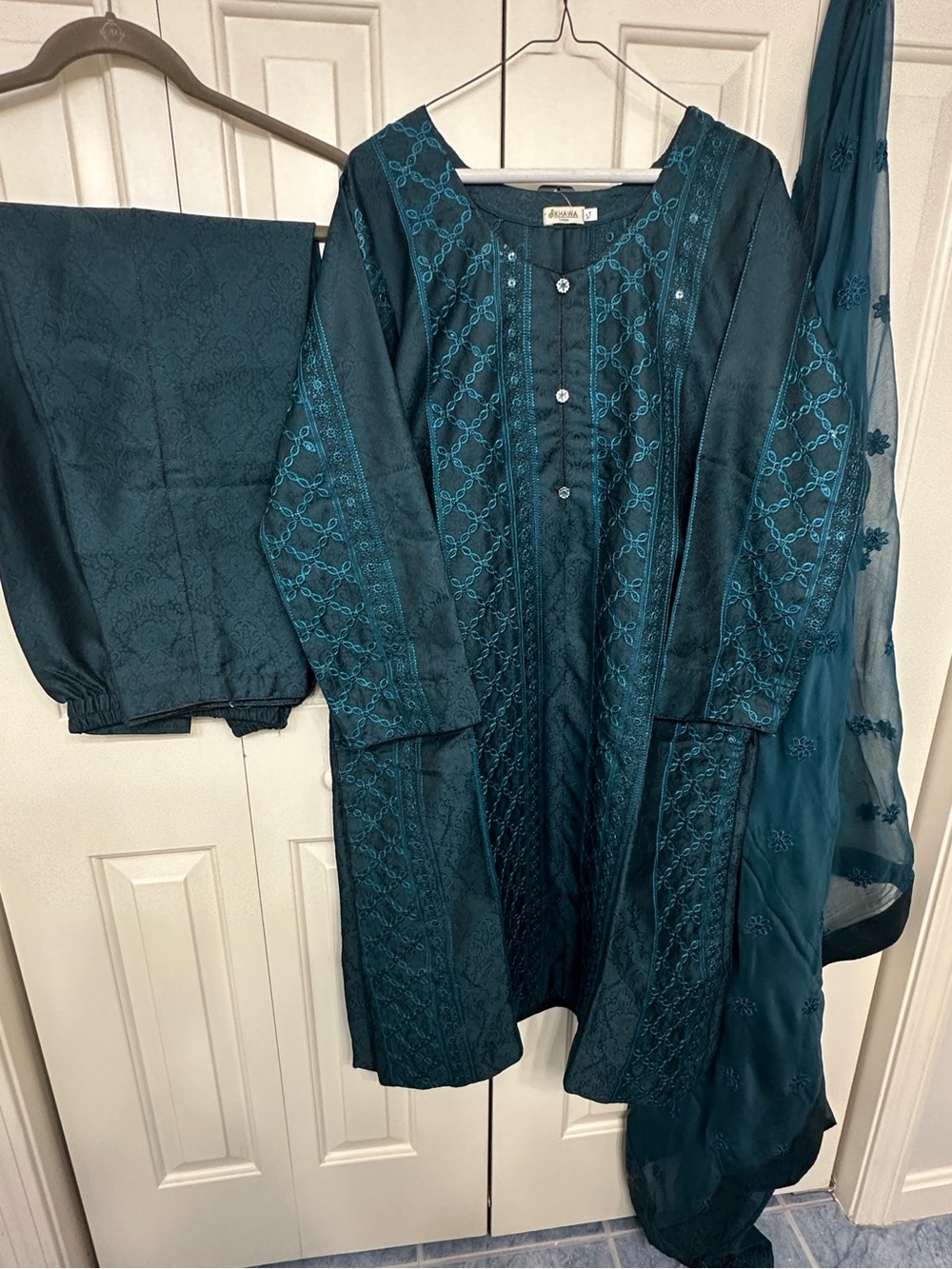 Today deal‼️Teal Embroidered 3-Piece Salwar Kameez Set in size 22”